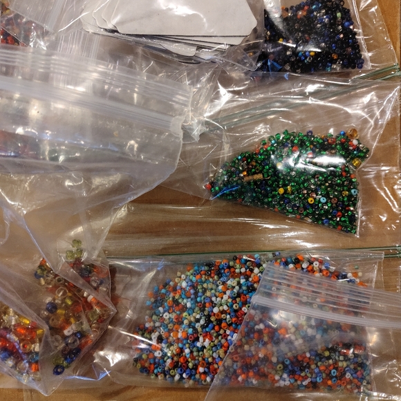 🖐️3/$15🖐️Many Beads, many colors - Picture 4 of 6